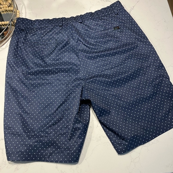 Greg Norman ML75 Microlux Golf Shorts - Picture 2 of 4